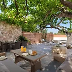 Ariadni Apartament *
