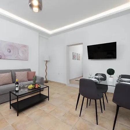 アパート Ariadni ファリラキ